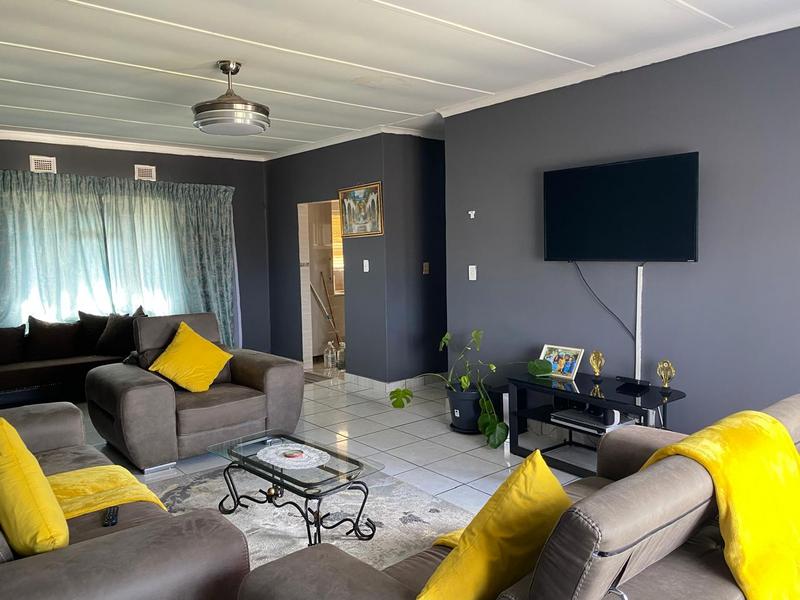 5 Bedroom Property for Sale in Margate KwaZulu-Natal