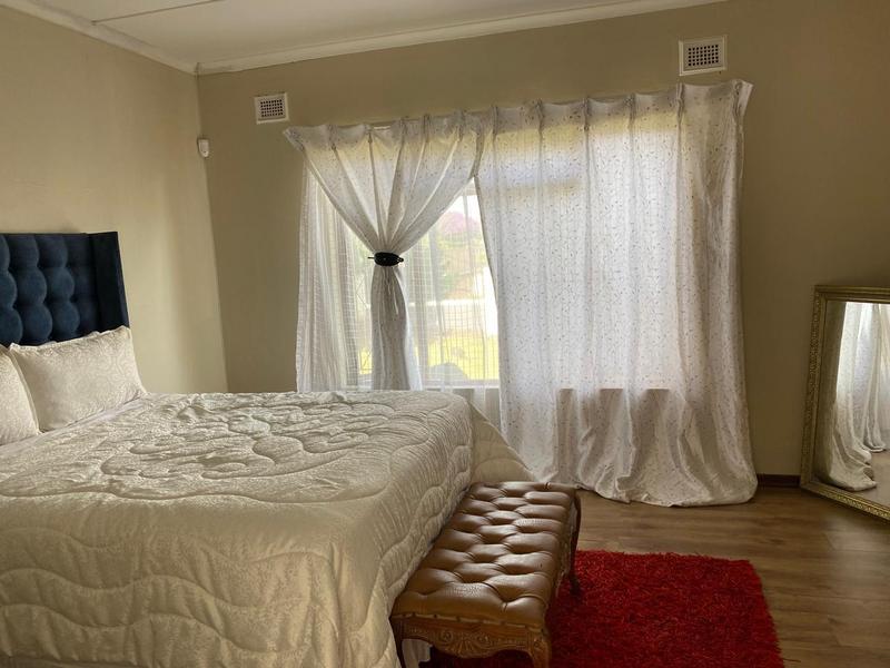 5 Bedroom Property for Sale in Margate KwaZulu-Natal