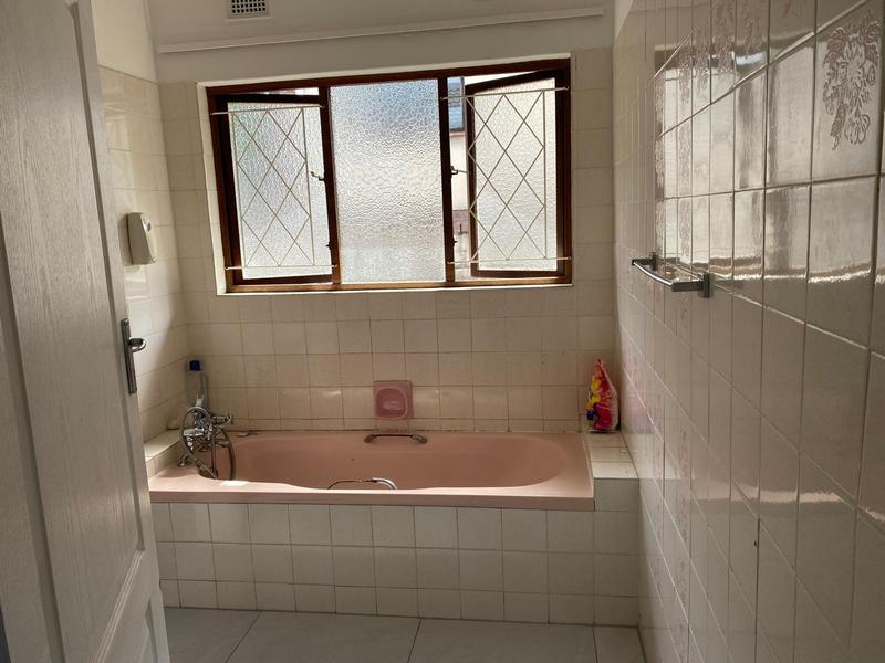 5 Bedroom Property for Sale in Margate KwaZulu-Natal