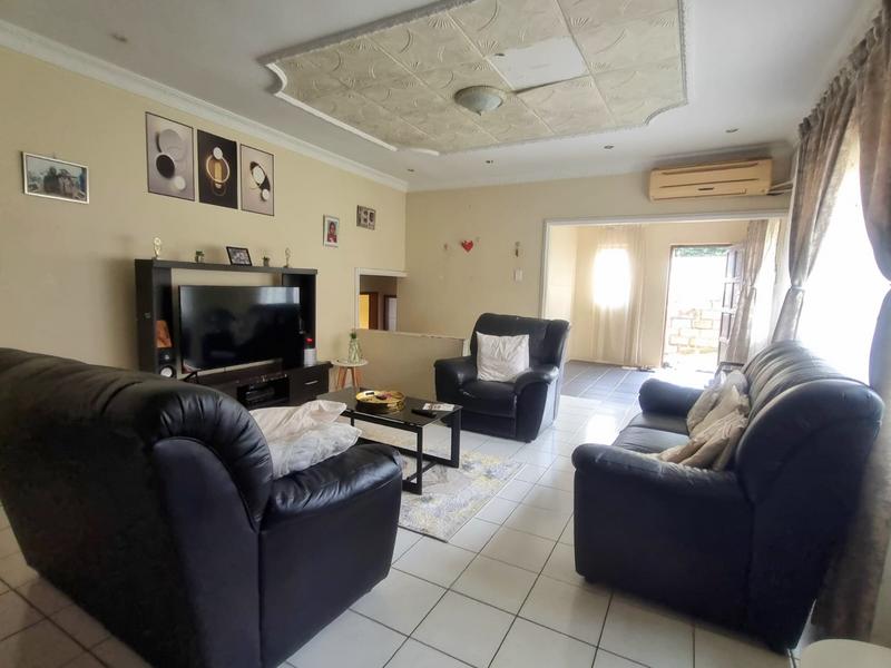 3 Bedroom Property for Sale in Montclair KwaZulu-Natal