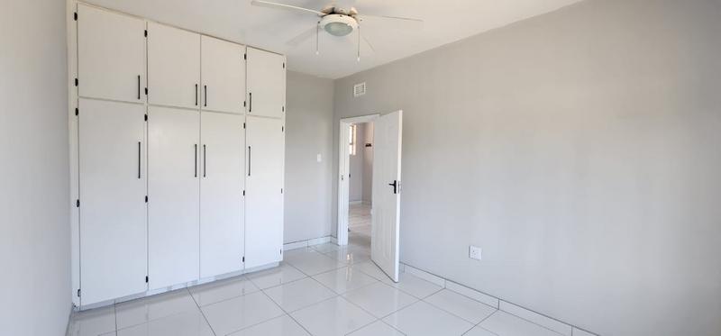 To Let 2 Bedroom Property for Rent in Umkomaas KwaZulu-Natal