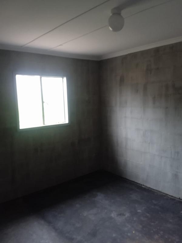 5 Bedroom Property for Sale in Kwamakhutha KwaZulu-Natal