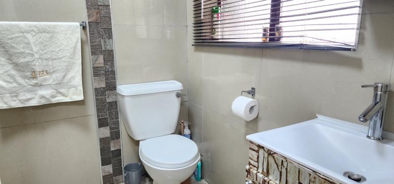 2 Bedroom Property for Sale in Amanzimtoti KwaZulu-Natal