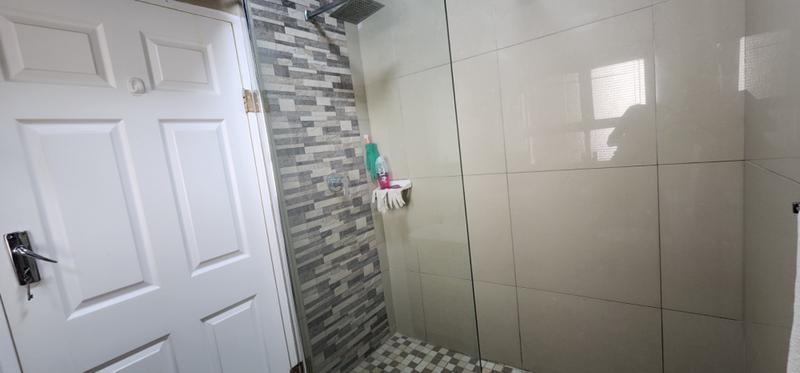 2 Bedroom Property for Sale in Amanzimtoti KwaZulu-Natal