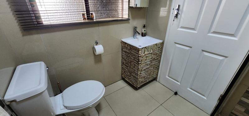 2 Bedroom Property for Sale in Amanzimtoti KwaZulu-Natal