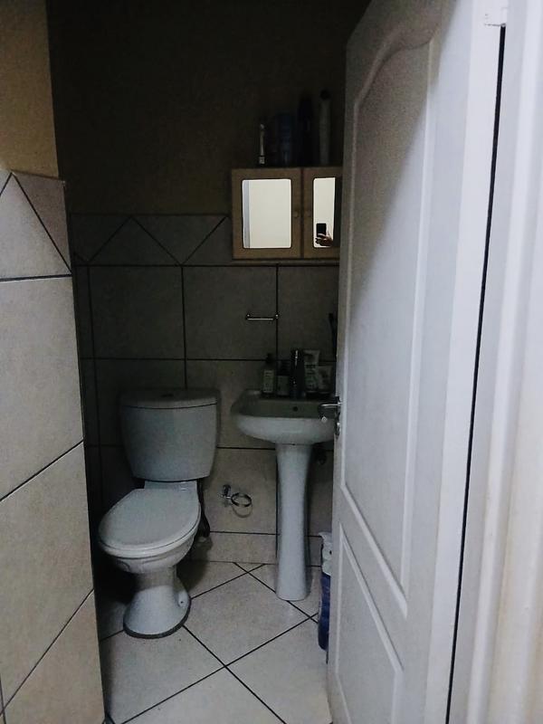 1 Bedroom Property for Sale in Amanzimtoti KwaZulu-Natal