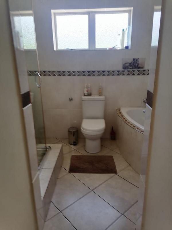 4 Bedroom Property for Sale in Umlazi KwaZulu-Natal