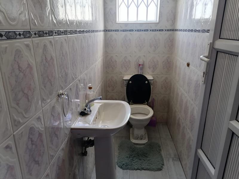 4 Bedroom Property for Sale in Umlazi KwaZulu-Natal