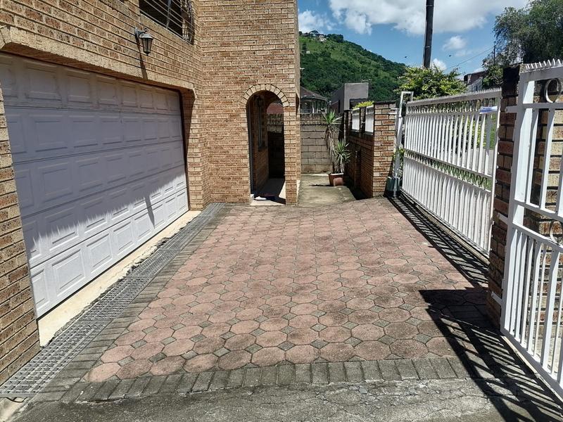 4 Bedroom Property for Sale in Umlazi KwaZulu-Natal