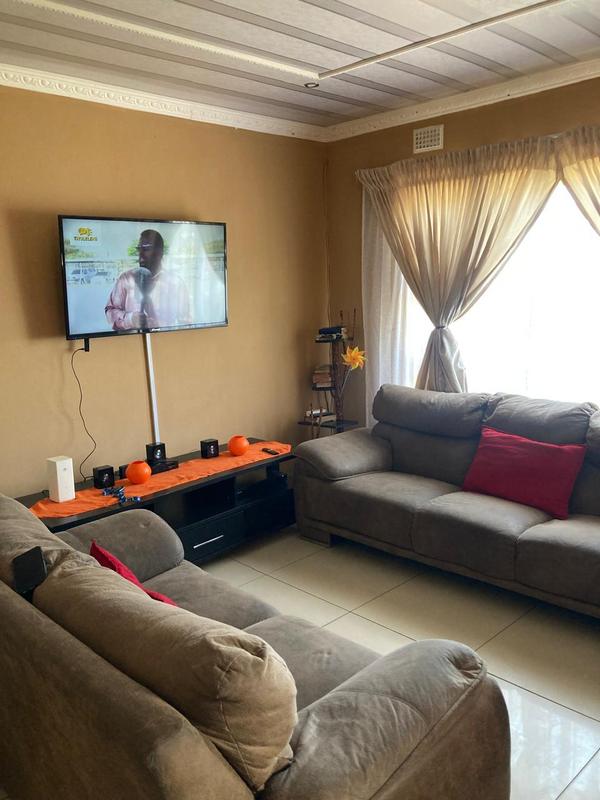 3 Bedroom Property for Sale in Umlazi KwaZulu-Natal