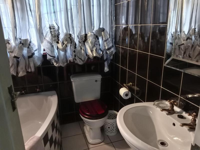 5 Bedroom Property for Sale in Freeland Park KwaZulu-Natal