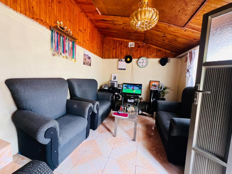8 Bedroom Property for Sale in Umlazi KwaZulu-Natal