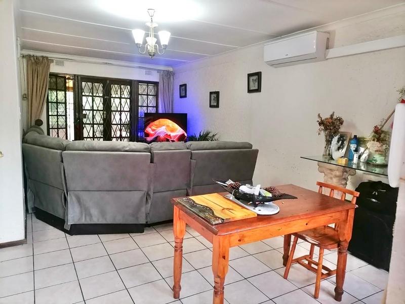2 Bedroom Property for Sale in Amanzimtoti KwaZulu-Natal