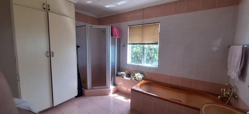6 Bedroom Property for Sale in Reservoir Hills KwaZulu-Natal