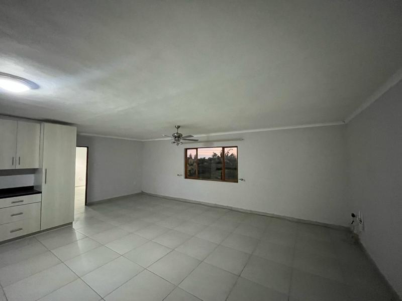 1 Bedroom Property for Sale in Crestview KwaZulu-Natal