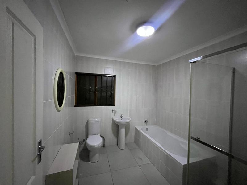 1 Bedroom Property for Sale in Crestview KwaZulu-Natal