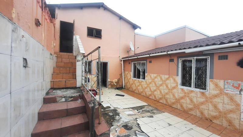 6 Bedroom Property for Sale in Clayfield KwaZulu-Natal