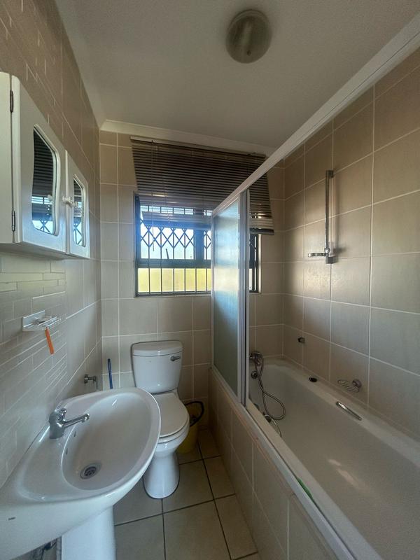 To Let 2 Bedroom Property for Rent in Margate KwaZulu-Natal