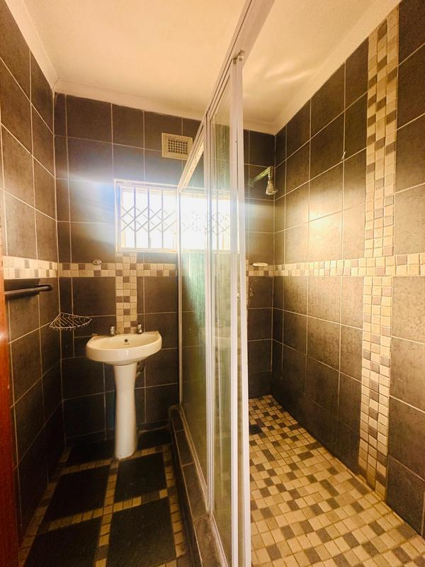To Let 2 Bedroom Property for Rent in Montclair KwaZulu-Natal