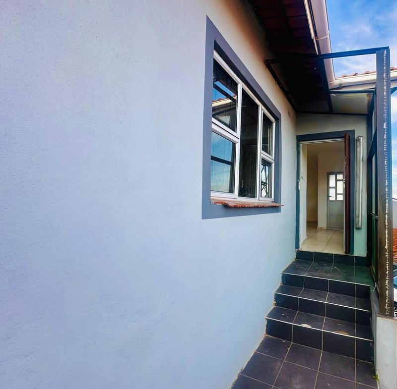 To Let 2 Bedroom Property for Rent in Montclair KwaZulu-Natal