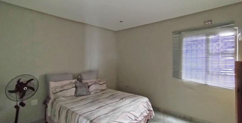 3 Bedroom Property for Sale in Umlazi KwaZulu-Natal