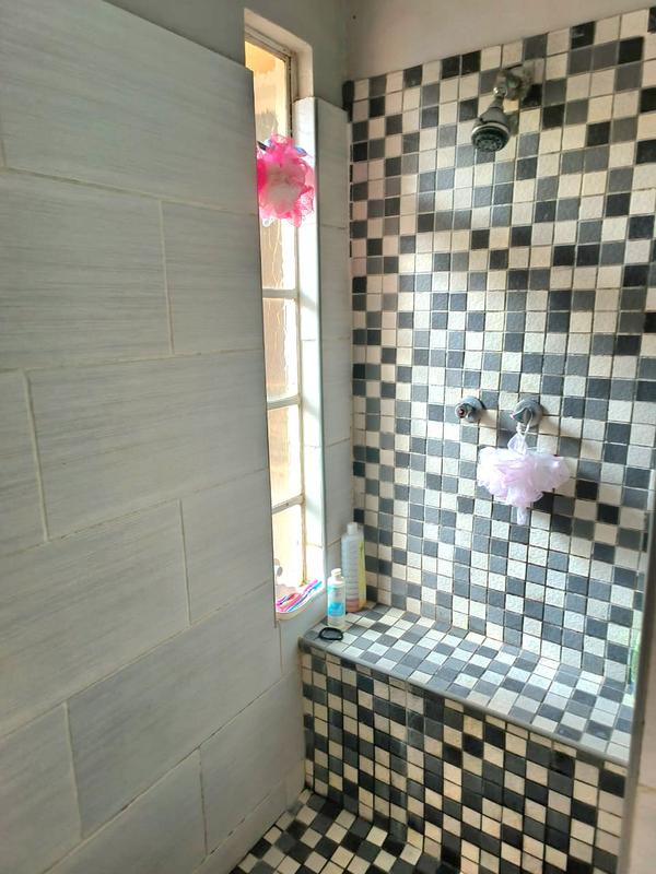 6 Bedroom Property for Sale in Doonside KwaZulu-Natal