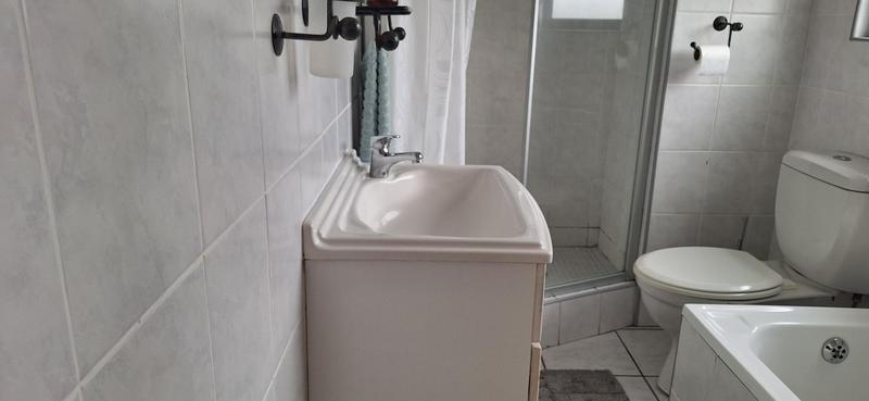 To Let 2 Bedroom Property for Rent in Freeland Park KwaZulu-Natal
