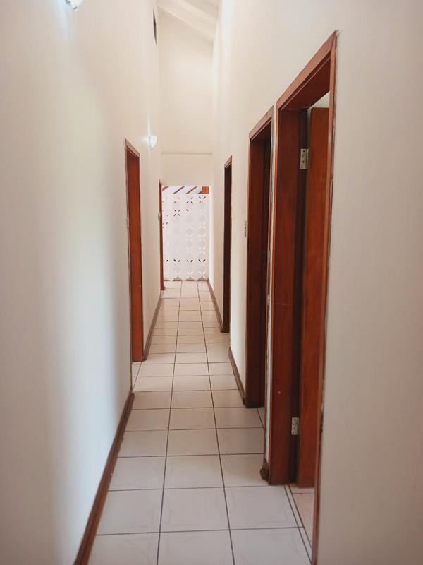 4 Bedroom Property for Sale in Uvongo KwaZulu-Natal