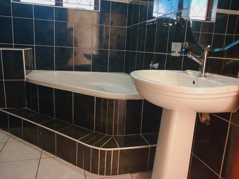 4 Bedroom Property for Sale in Uvongo KwaZulu-Natal