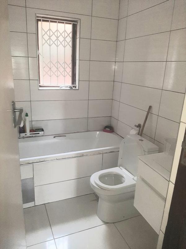 2 Bedroom Property for Sale in Montclair KwaZulu-Natal