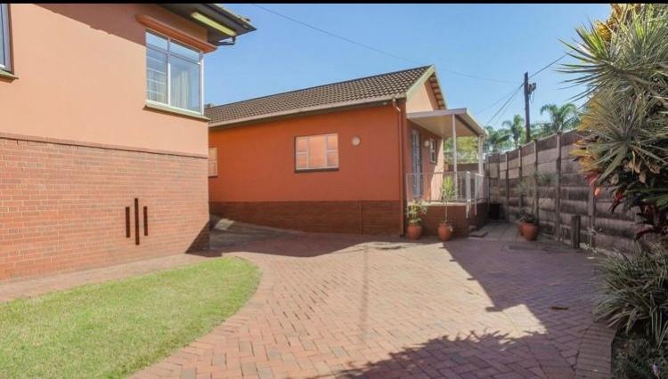 To Let 4 Bedroom Property for Rent in Sherwood KwaZulu-Natal