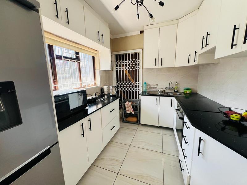 4 Bedroom Property for Sale in Glenmore KwaZulu-Natal