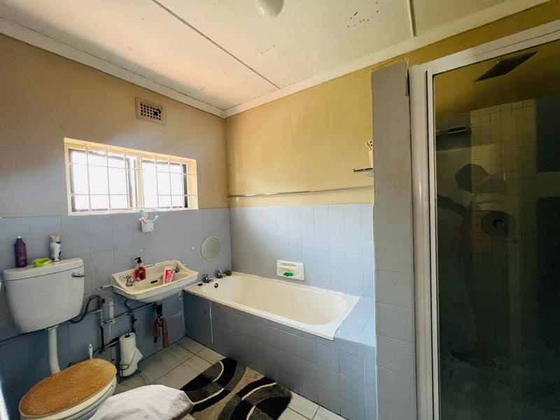 4 Bedroom Property for Sale in Glenmore KwaZulu-Natal