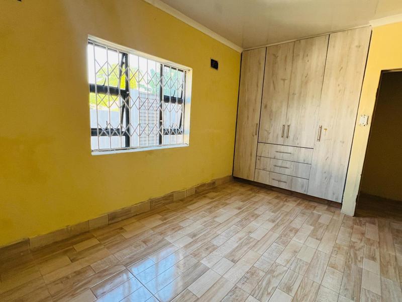 4 Bedroom Property for Sale in Umlazi KwaZulu-Natal