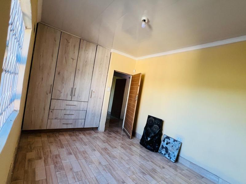 4 Bedroom Property for Sale in Umlazi KwaZulu-Natal