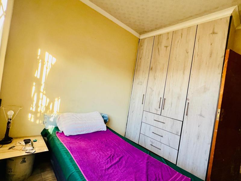 4 Bedroom Property for Sale in Umlazi KwaZulu-Natal