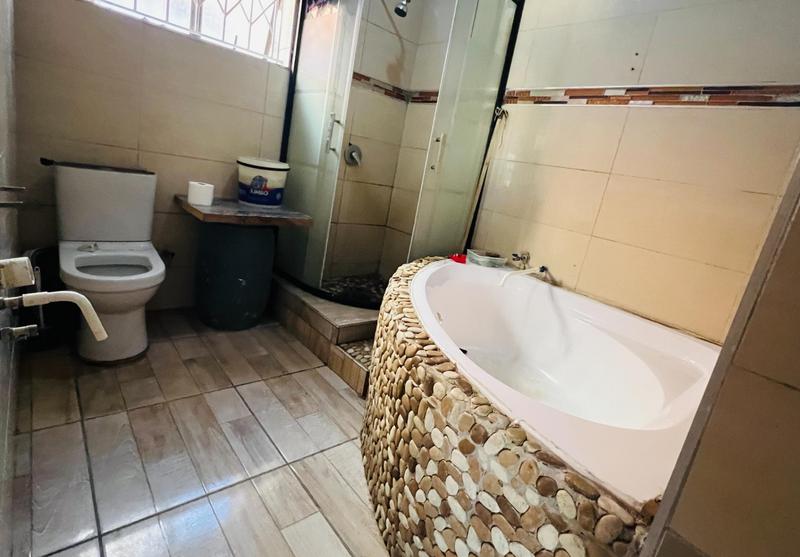 4 Bedroom Property for Sale in Umlazi KwaZulu-Natal