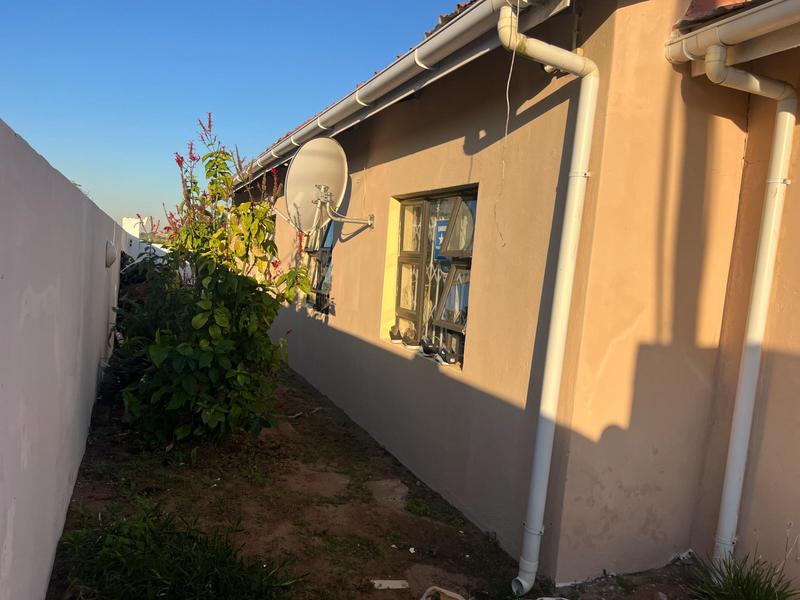 4 Bedroom Property for Sale in Umlazi KwaZulu-Natal