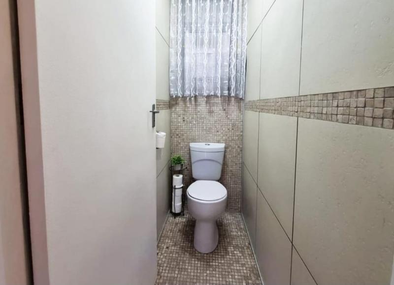 2 Bedroom Property for Sale in Amanzimtoti KwaZulu-Natal