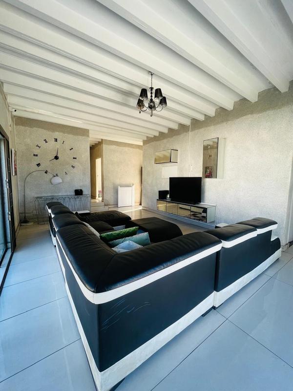 5 Bedroom Property for Sale in Uvongo KwaZulu-Natal