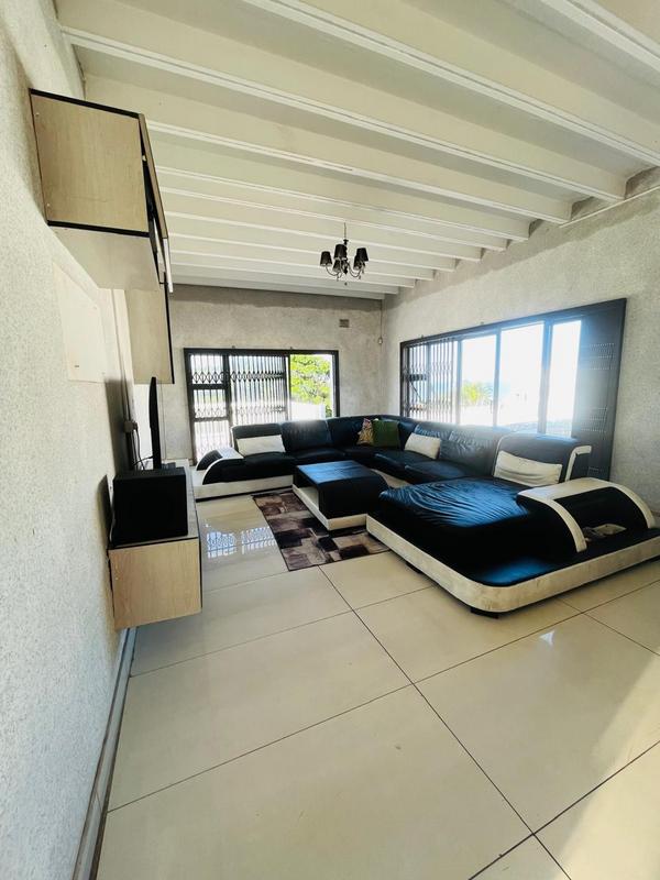 5 Bedroom Property for Sale in Uvongo KwaZulu-Natal