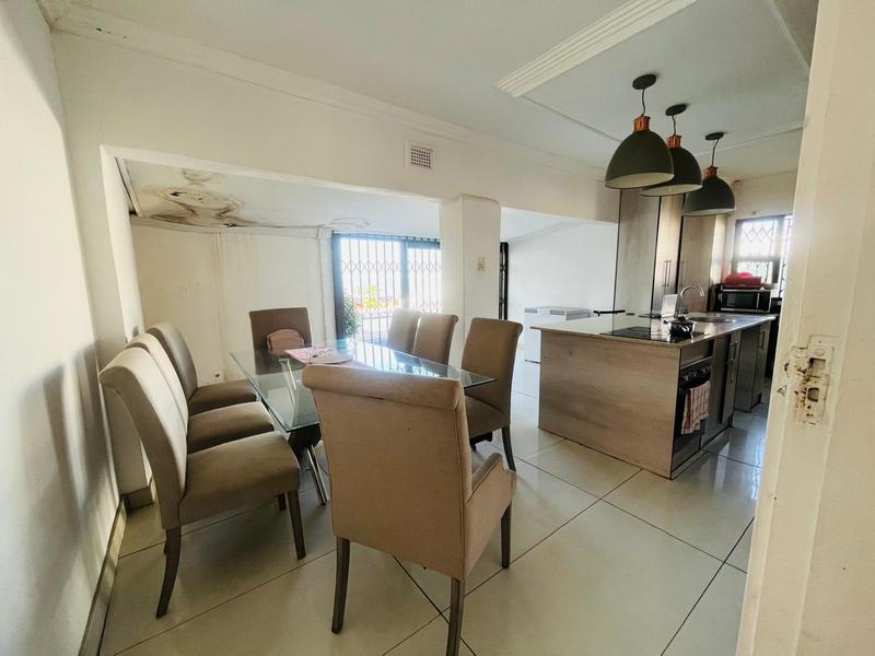 5 Bedroom Property for Sale in Uvongo KwaZulu-Natal