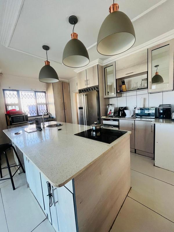 5 Bedroom Property for Sale in Uvongo KwaZulu-Natal