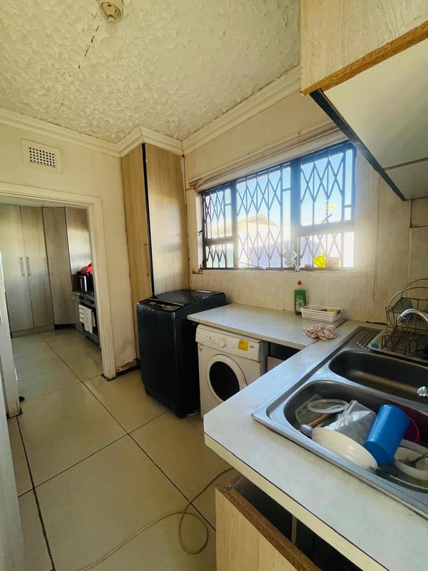 5 Bedroom Property for Sale in Uvongo KwaZulu-Natal