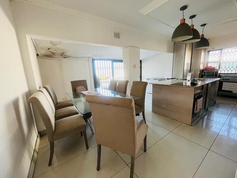 5 Bedroom Property for Sale in Uvongo KwaZulu-Natal