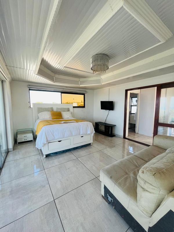 5 Bedroom Property for Sale in Uvongo KwaZulu-Natal