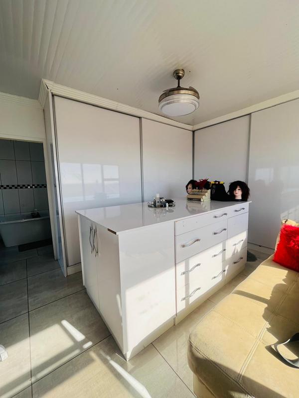 5 Bedroom Property for Sale in Uvongo KwaZulu-Natal