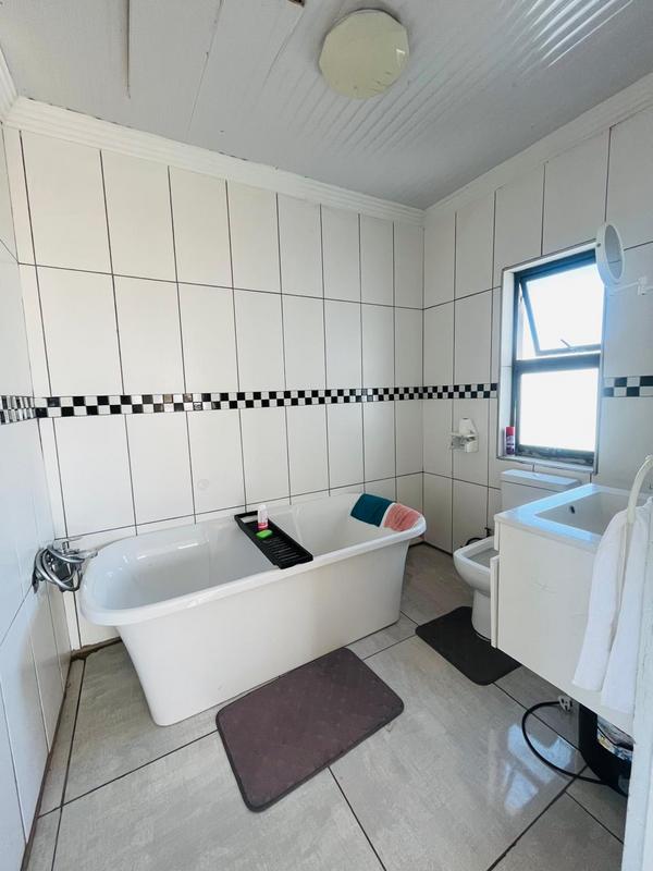 5 Bedroom Property for Sale in Uvongo KwaZulu-Natal