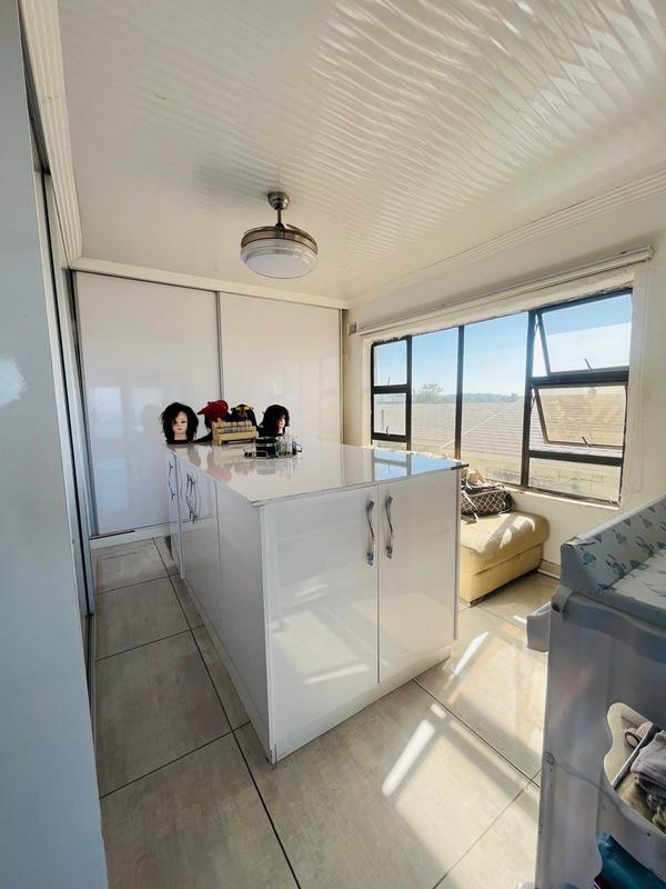 5 Bedroom Property for Sale in Uvongo KwaZulu-Natal