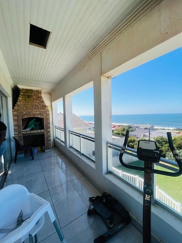 5 Bedroom Property for Sale in Uvongo KwaZulu-Natal